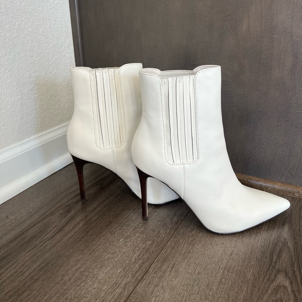 Saks Fifth Avenue White Heeled Booties Size 7